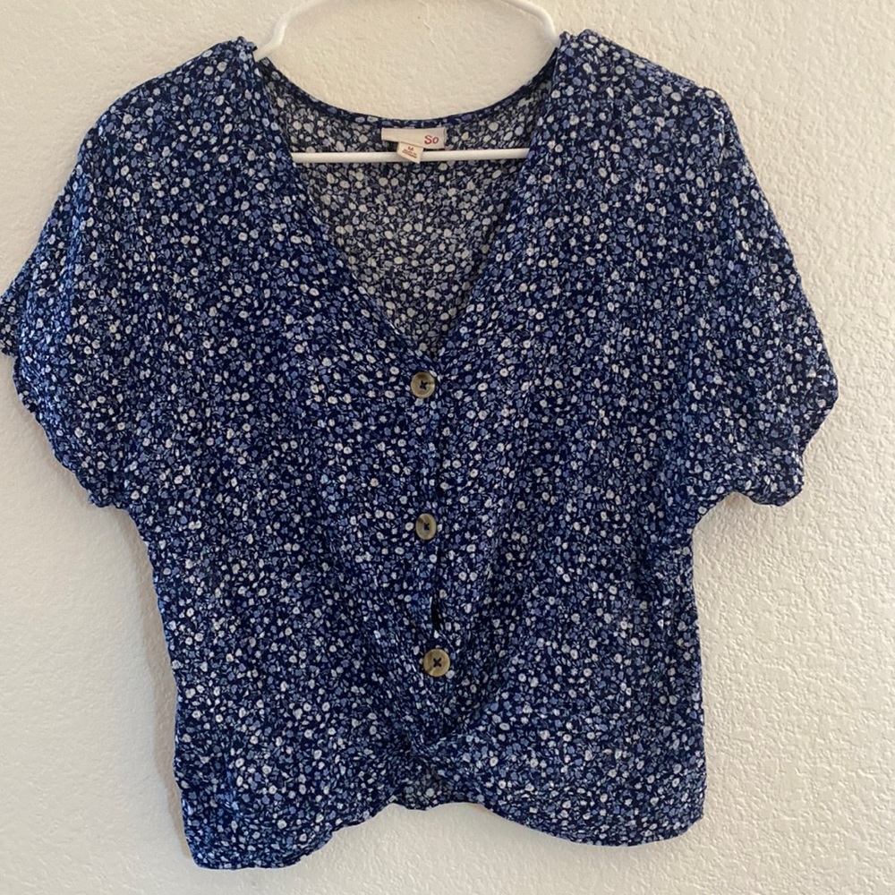 Top, size M, blue floral pattern, SO (Kohl’s) brand, 100% rayon